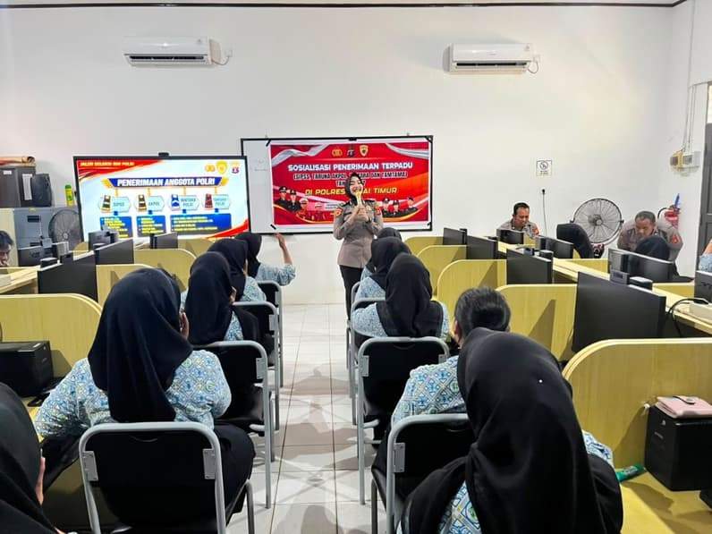 Terlihat siswa-siswi SMKN 1 Sangatta Utara Ikuti Sosialisasi Penerimaan Polri 2027 di Polres Kutim. (Foto: Dok.Polres Kutim)