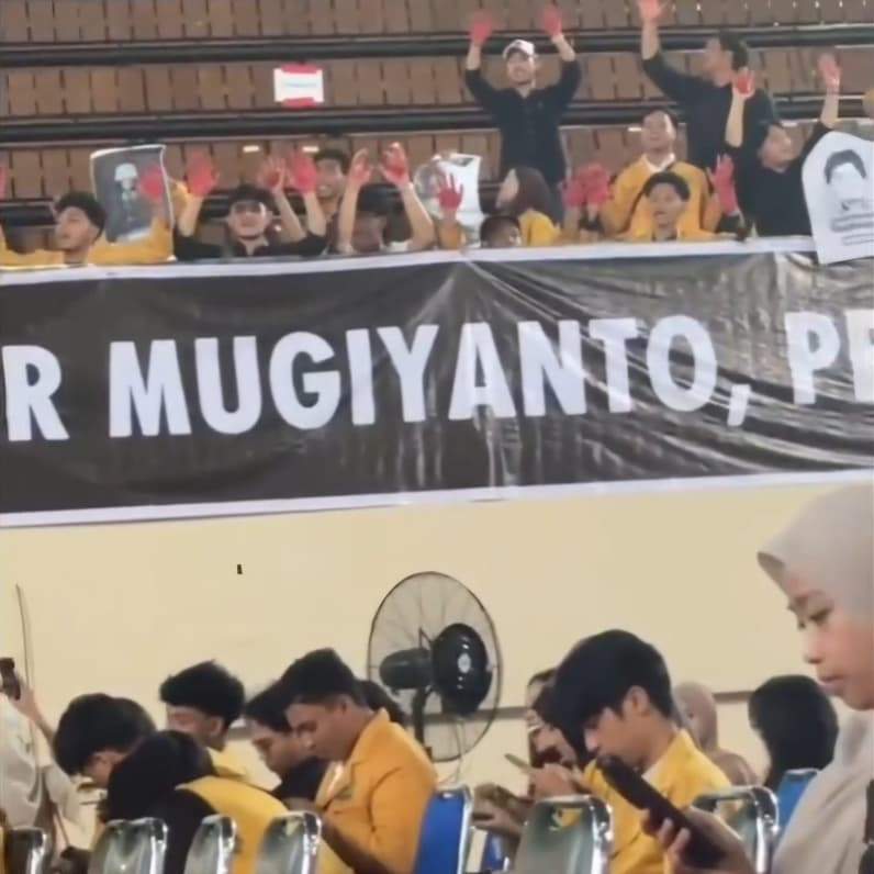 Wamenham Mugiyanto Didemo Mahasiswa saat pidato di unmul Samarinda. (Foto: Herdi/Pusaranmedia.com).
