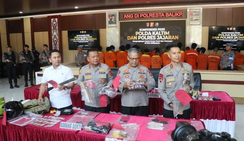 Suasana konferensi pers di Polresta Balikpapan, Rabu (3/6/2026). (Foto: Achmad Fadillah/Pusaranmedia.com)