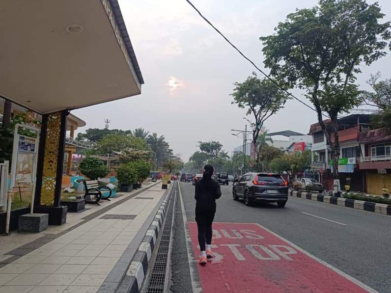 Kondisi cuaca di Kota Balikpapan masih didominasi oleh awan mendung, Minggu (20/9/2026). (Foto: Achmad Fadillah/Pusaranmedia.com)