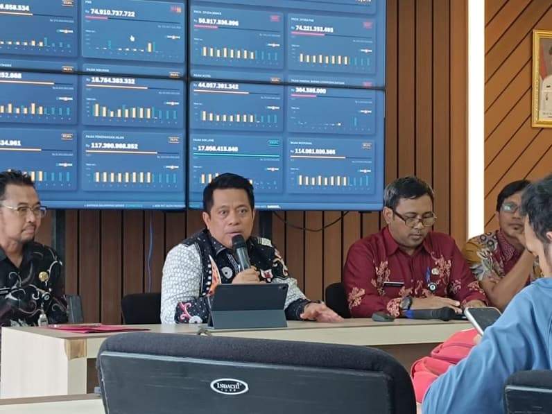 Plt Kepala BPPDRD Balikpapan, Irfan Taufik menyampaikan sejumlah kemudahan bayar pajak dalam press release, Kamis (3/9/2026). (Foto: Achmad Fadillah/Pusaranmedia.com)