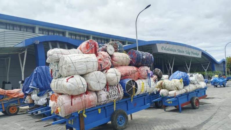 Muatan barang para penumpang di Pelabuhan Internasional Tunon Taka Nunukan (Foto: Diansyah/pusaranmedia.com)