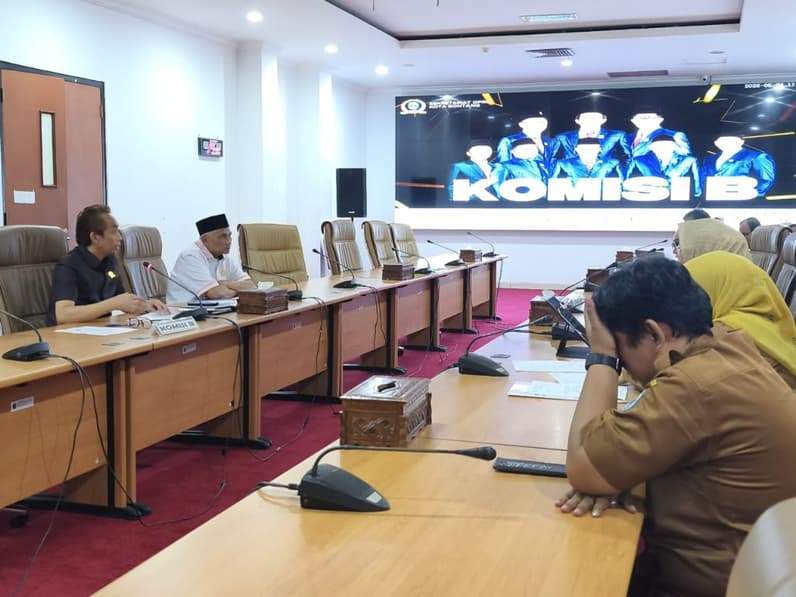 Rapat Kerja Komisi B DPRD Bersama DPMPTSP Kota Bontang (Dok:Lutfi Aziz/Pusaranmedia.com)