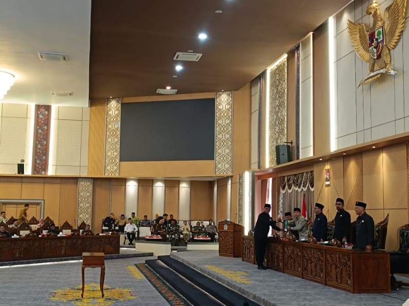 Suasana rapat paripurna di DPRD Balikpapan, Senin (28/9/2026). (Foto: Achmad Fadillah/Pusaranmedia.com)
