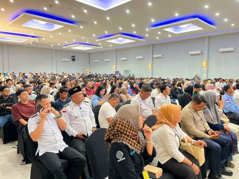 Ratusan pencari kerja memadati pelaksanaan Berau Job Fair 2026 yang digelar di Ballroom SM Tower, Kabupaten Berau. (Foto: Nur Hidayah/ pusaranmedia.com)