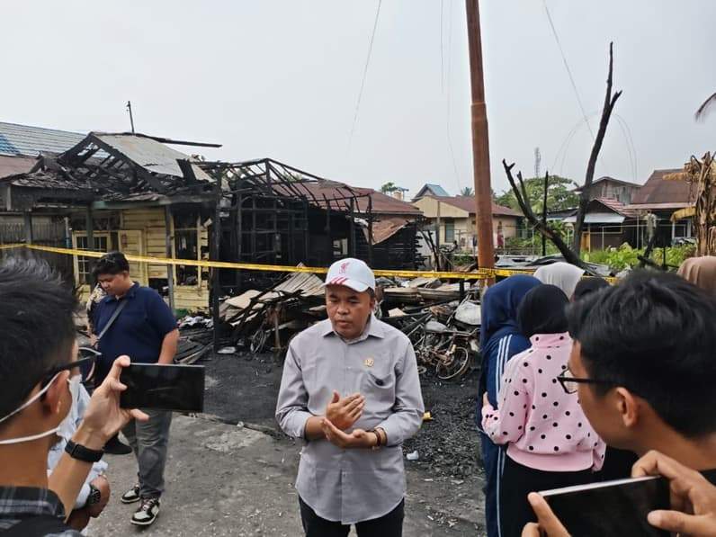 Ahmad yani saat dilokasi kebakaran Jalan Kartini, Tenggarong (Foto: Aswin/pusaranmedia.com)
