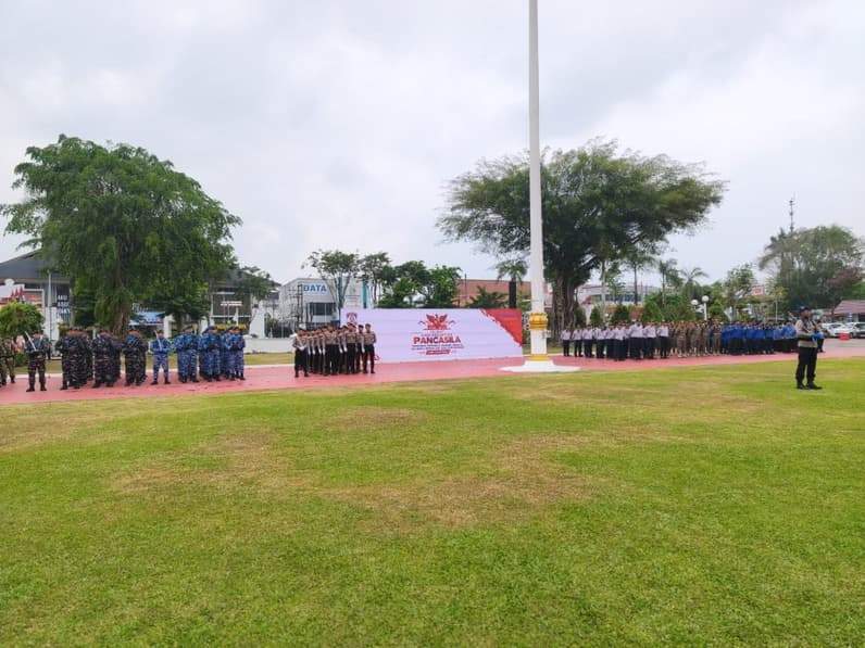 Pemerintah kota menggelar upacara Hari Kesaktian Pancasila di halaman Balaikota Balikpapan, Kamis (1/10/2026). (Foto: Achmad Fadillah/Pusaranmedia.com)