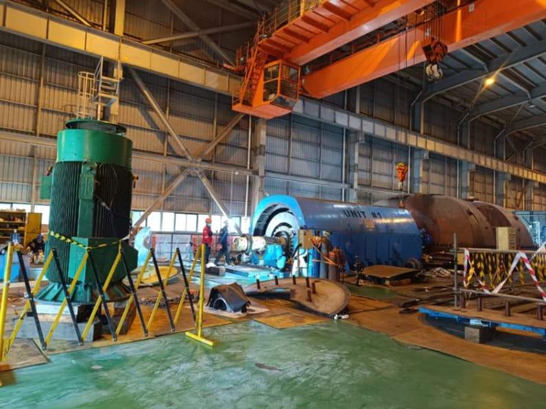 Unit 1 PLTU Kaltim Teluk di Balikpapan dalam proses pemeliharaan, Senin (5/10/2026). (Foto: Achmad Fadillah/Pusaramedia.com)