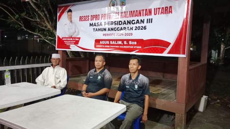 Anggota DPRD Kaltara dari dapil III Malinau, Agus Salim (tengah), saat melaksanakan reses di RT 18 Malinau Kota. (Foto: Istimewa)