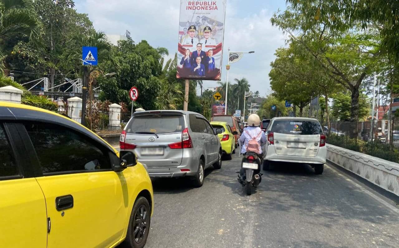 Ilustrasi kendaraan. Kebijakan penyesuaian target opsen dan bagi hasil pajak oleh Pemprov Kaltim berdampak signifikan terhadap keuangan Kota Samarinda, terpangkas sekitar Rp209 miliar. (Foto: Tri/Pusaranmedia.com)