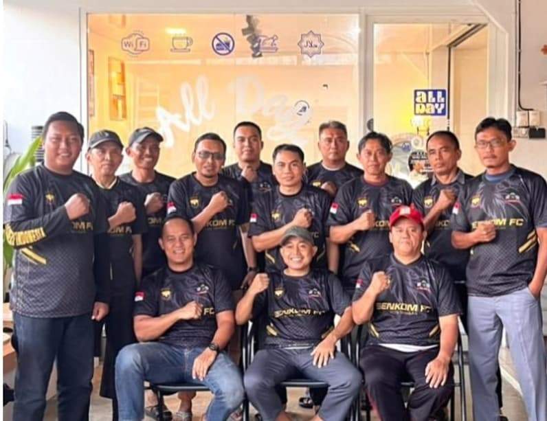 Momen foto bersama usai agenda reses Dino Andrian bersama Senkom Kota Tarakan. (Foto: Istimewa)