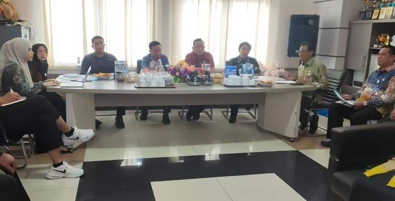 Bapenda Berau bersama pihak terkait membahas penguatan sinergi dan integrasi data pertanahan dengan PBB-P2 dan BPHTB. (Foto: Bapenda Berau)