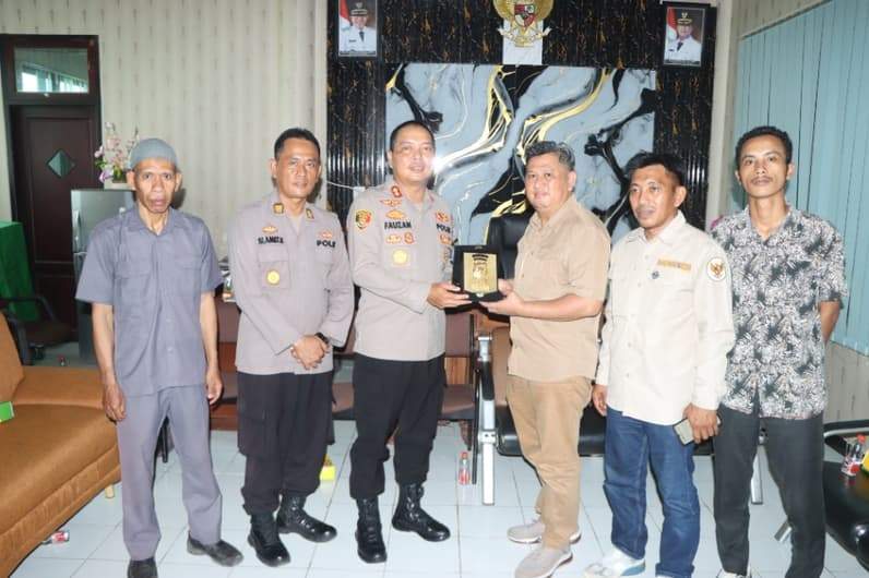 Momentum Kapolres Kutim, AKBP Fauzan Arianto bertemu dengan civitas akademika STIPER Kutim. (Foto: Dok Polres Kutim)