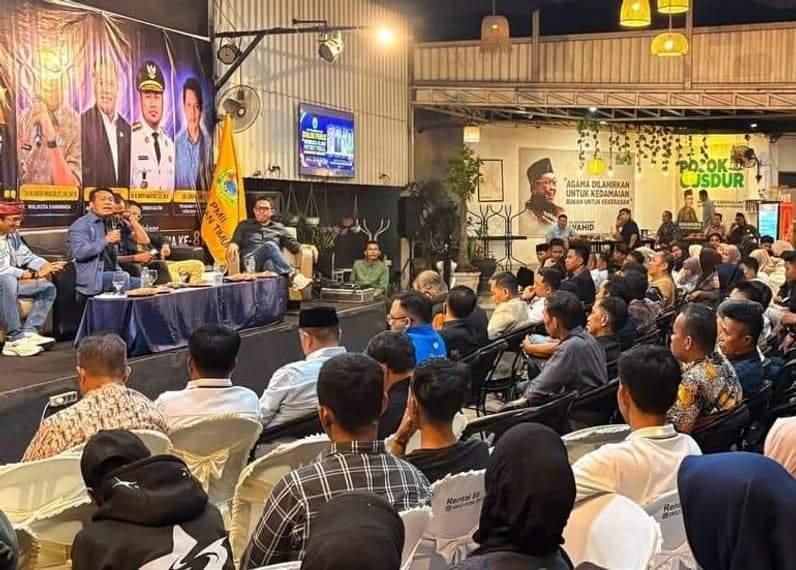 Suasana diskusi publik di Bagios Samarinda yanh digelar IKA PMII Kaltim. (Foto: PMII Kaltim)