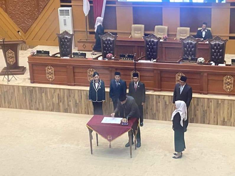 Penandatanganan kesepakatan usulan raperda di luar Propemperda Tahun 2026 antara DPRD dengan Pemkot Samarinda, Rabu (13/5/2026). (Foto: Tri/Pusaranmedia.com)