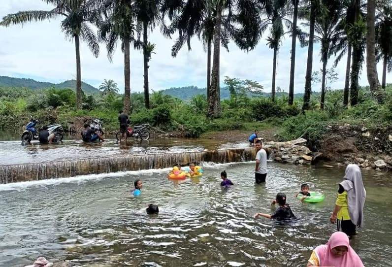Objek wisata sungai 21 di desa Kerta Bumi, Kecamatan Kuaro, Kabupaten Paser. (Foto : Luthfi/pusaranmedia.com)