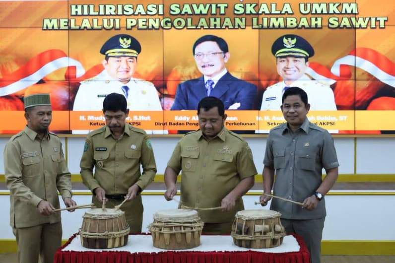 Bupati PPU, Mudyat Noor bersama Wabup PPU, Raup Muin saat membuka Workshop Hirilisasi Limbah Sawit, Selasa (20/20/2026). (Foto: Humas Setkab PPU).