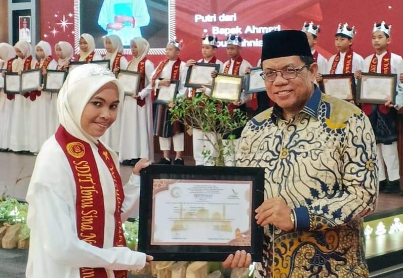 Salah satu momen Wisuda Tahfidz Al-Qur’an SDIT Ibnu Sina Nunukan yang berlangsung di lantai 5 Kantor Bupati Nunukan. (Foto: Istimewa)