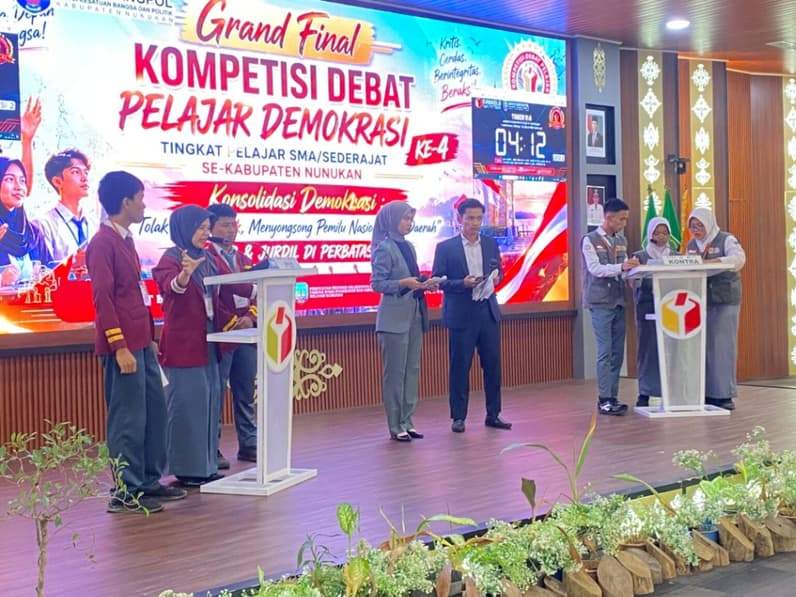 Grand Final Kompetisi Debat Pelajar Demokrasi Bawaslu Nunukan (Foto: Diansyah/pusaranmedia.com)