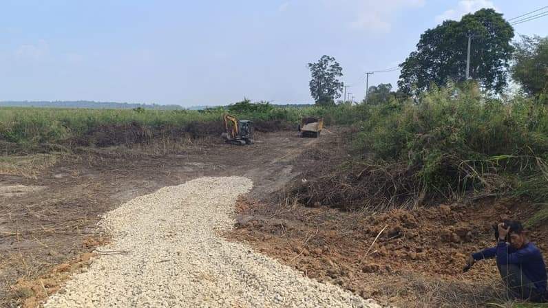 Pembuatan akses alternatif diwilayah muara muntai. (Foto: Pemcam Muara Muntai)