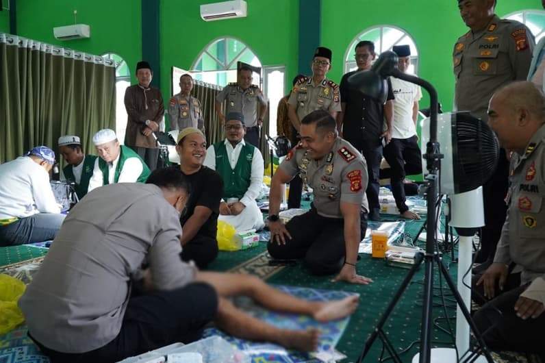 Giat sunnat masal yang dilaksanakan Polres Paser untuk menyemarakkan Hari Bhayangkara ke-80. (Foto: Dok.Polres Paser)