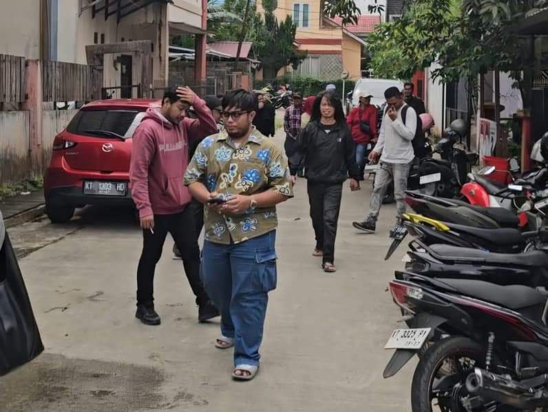Sudarno persilahkan warga yang tidak sejalan dengan pernyataannya di media sosial segera laporkan ke pihak berwajib. (Foto: Herdi/Pusaranmedia.com)