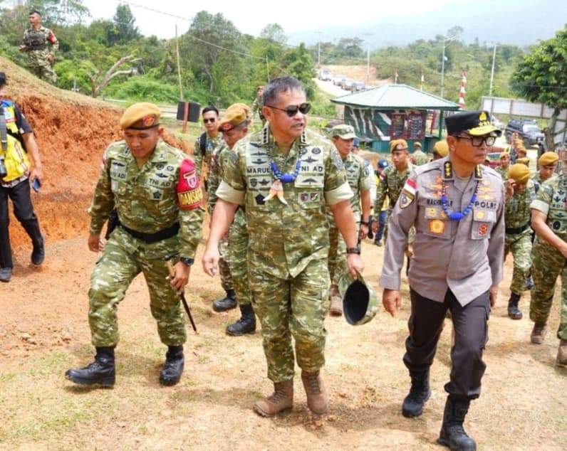 Kepala BNPPDT Jenderal Maruli Simanjuntak saat mengunjungi Kecamatan Krayan, Kabupaten Nunukan (Foto: BNPPDT)