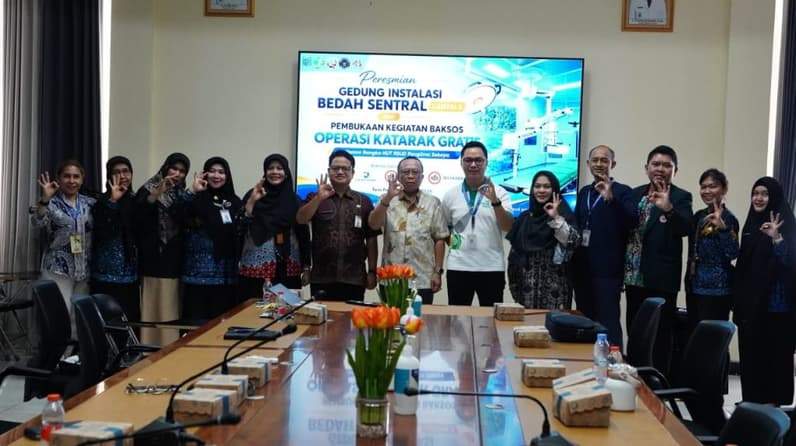 Foto bersama usai peresmian gedung Instalasi Bedah Sentral di RSPS Kabupaten Paser. (Foto: Prokopim Paser)