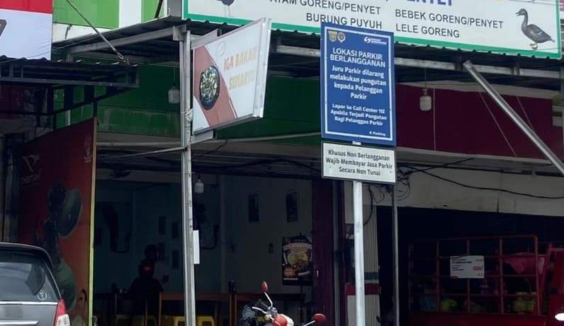 Rambu parkir berlangganan yang ada di Jalan Ahmad Yani, Kota Samarinda. (Foto: Tri/Pusaranmedia.com)