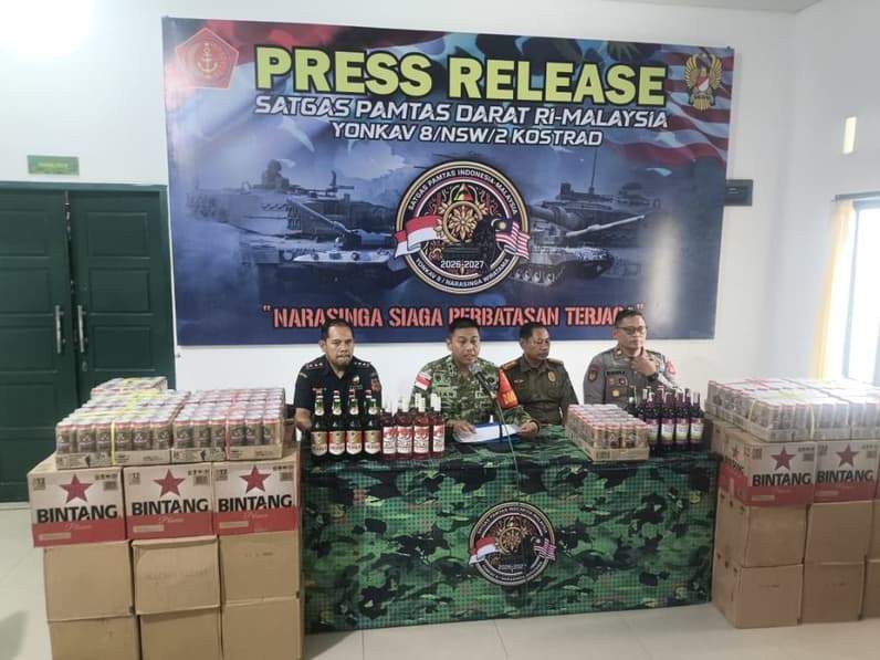 Dansatgas Pamtas Yonkav 8/NSW/2 Kostrad Letkol Kav Dian Kriswijaya saat melaksanakan press release kepada awak media di Nunukan (Foto: Diansyah/pusaranmedia.com)