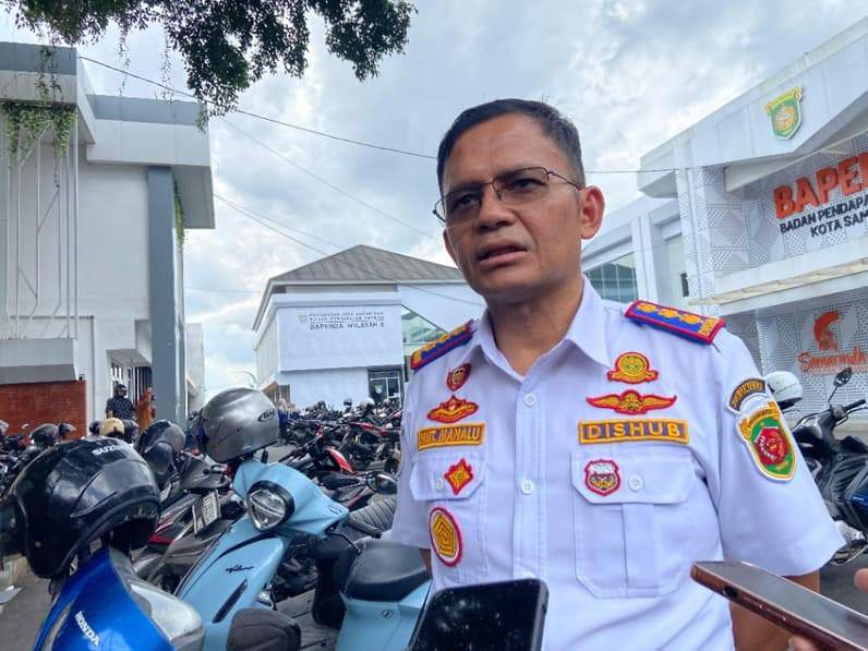Kepala Dishub Kota Samarinda, Hotmarulitua Manalu usai rapat bersama membahas distribusi biosolar di SPBU, Rabu (29/7/2026). (Foto: Tri/Pusaranmedia.com)