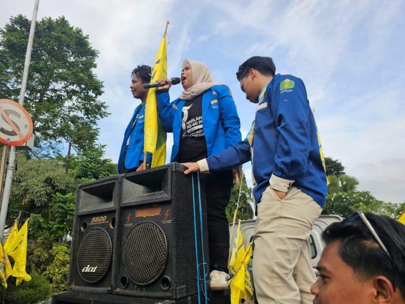 Kader PMII Samarinda melakukan aksi demonstrasi. (Foto: Herdi/Pusaranmedia.com)