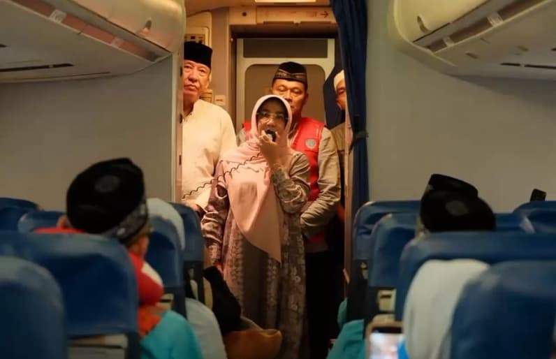 Bupati Berau melepas ratusan jemaah haji asal Kabupaten Berau. (Foto: Nur Hidayah/Pusaranmedia.com)