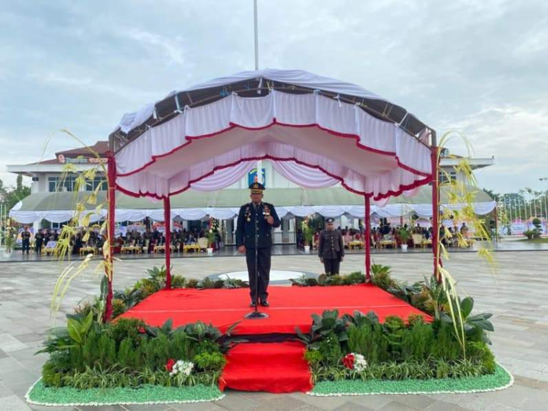 Kapolres Paser AKBP Novy Adi Wibowo saat menjadi pimpinan upacara peringatan Hari Bhayangkara ke-80 tahun 2026. (Foto: Dok.Polres Paser)