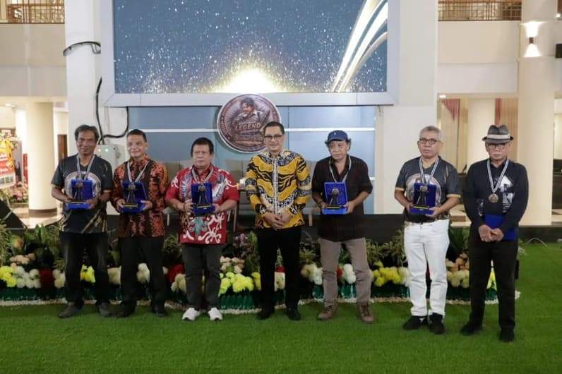 Kadiskominfo Kaltim Muhammad Faisal (tengah) saat hadir di kegiatan Wartawan Legend Bedapatan ke-4 di Hotel Claro Pandurata. (Foto: Humas Wartawan Legend).