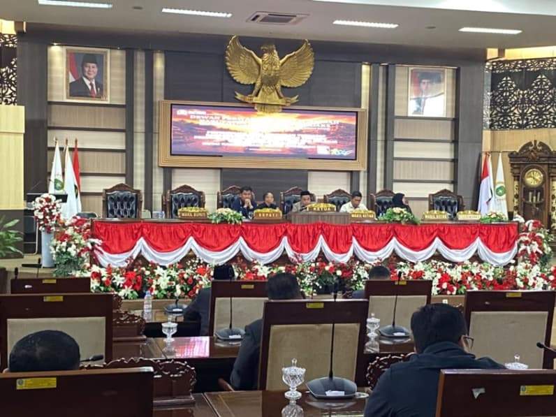 Rapat Paripurna ke-7 Masa Sidang I DPRD Kukar dengan agenda penyampaian Nota Keuangan terhadap Rancangan Peraturan Daerah tentang Perubahan APBD Kukar 2026 (Foto: Aswin/pusaranmedia.com)