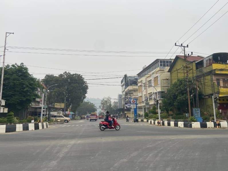 Kota Samarinda masih diselimuti asap, Kamis (17/9/2026). (Foto: Tri/Pusaranmedia.com)