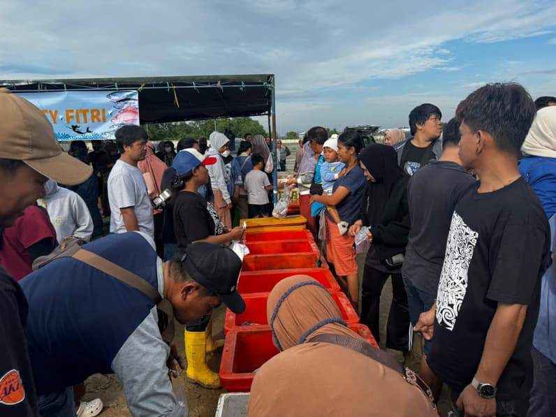 Pasar Ikan Murah yang digelar di Jalan Diponegoro, Kecamatan Tanjung Redeb. (Foto: Nur Hidayah/ Pusaranmedia.com)
