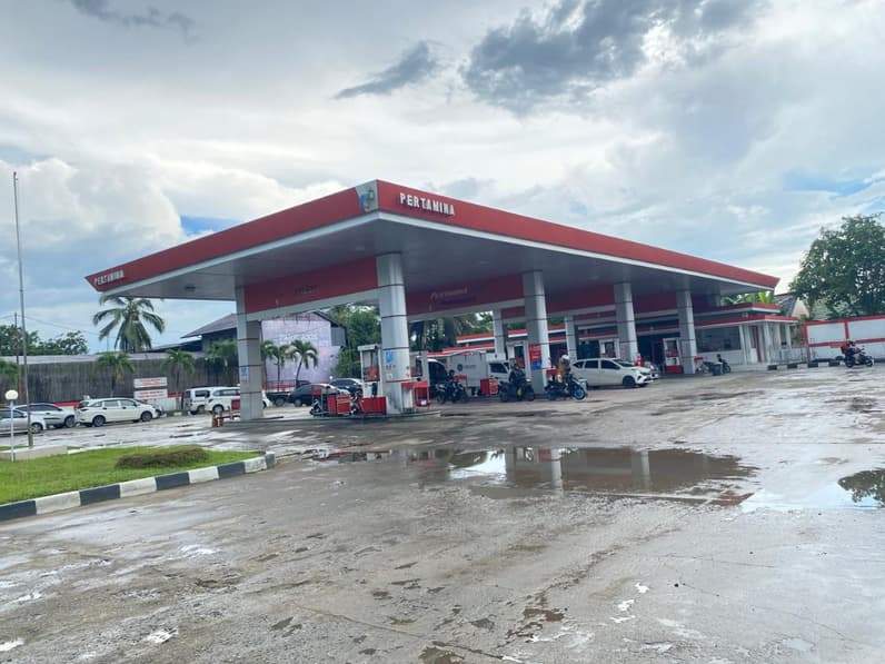 SPBU di Jalan Walter Monginsidi, Kelurahan Timbau, Kecamatan Tenggarong.
(foto: Aswin/pusaranmedia.com)