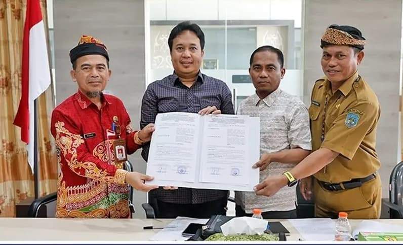 Momen foto bersama usai rapat finalisasi yang diselenggarakan Pansus I DPRD Kaltara. (Foto: Istimewa)
