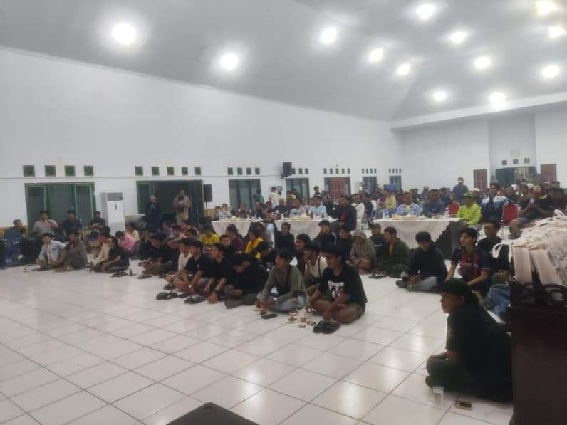 Saat Nobar Gema Gembira Piala Dunia 2026 di Aula Kodim 0904/Psr. (Foto: Luthfi/Pusaranmedia.com)