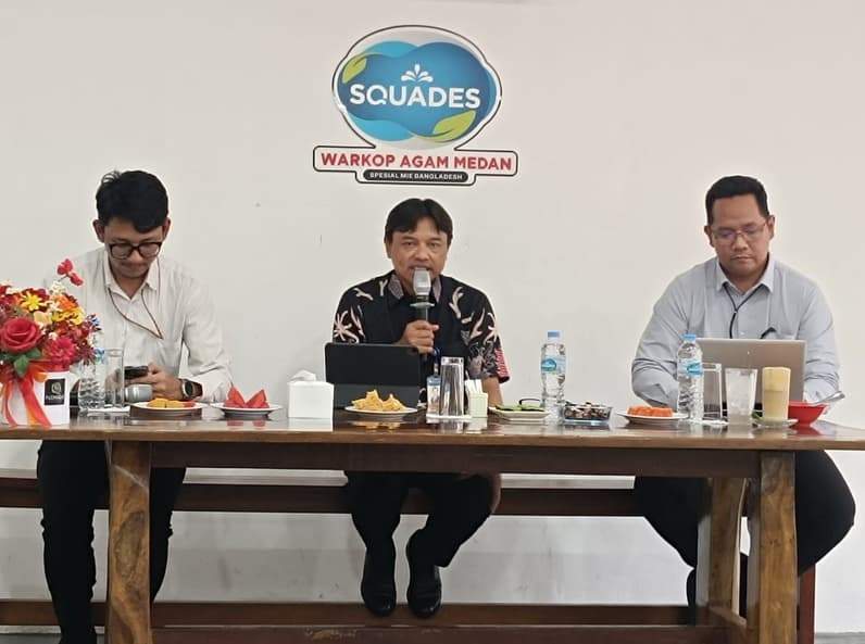 Kepala Perwakilan BI Balikpapan, Robi Ariadi dalam bincang santai di Warkop Agam Medan, Kamis (7/5/2026). (Foto: Achmad Fadillah/Pusaranmedia.com)