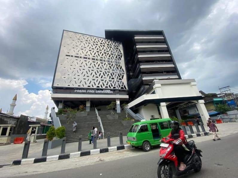 Potret Pasar Pagi Samarinda dari sisi Jalan Jenderal Sudirman. (Foto: Tri/Pusaranmedia.com)