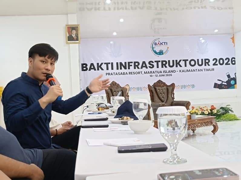 Plt Direktur Infrastruktur BAKTI Komdigi, Darien Aldiano memaparkan materi infrastruktur jaringan internet, Rabu (10/6/2026). (Foto: Achmad Fadillah/Pusaranmedia.com)