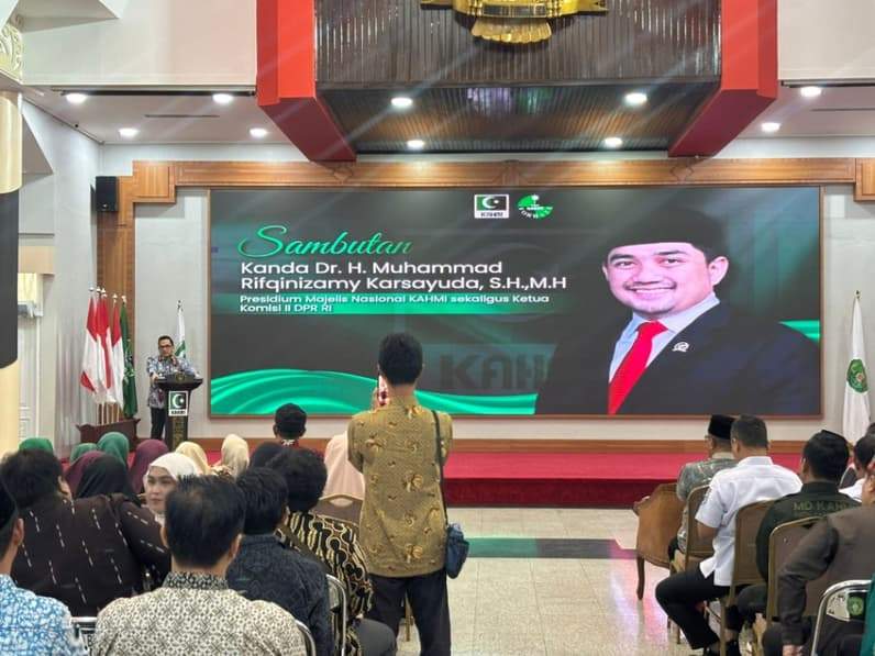 Sambutan Ketua Komisi II DPR RI, M. Rifqinizamy Karsayuda, saat di acara kahmi. (Foto: Aswin/Pusaranmedia.com)