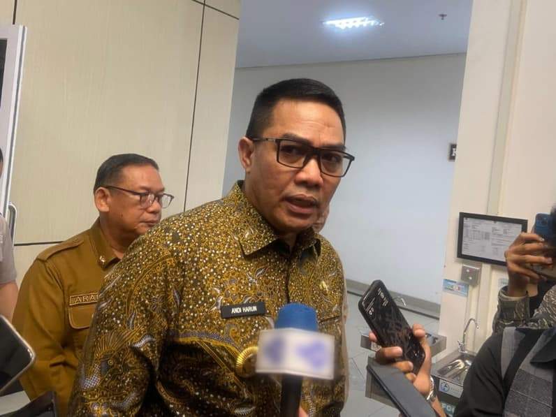 Wali Kota Samarinda, Andi Harun saat diwawancara usai sosialisasi juknis SPMB, Senin (25/5/2026). (Foto: Tri/Pusaranmedia.com)