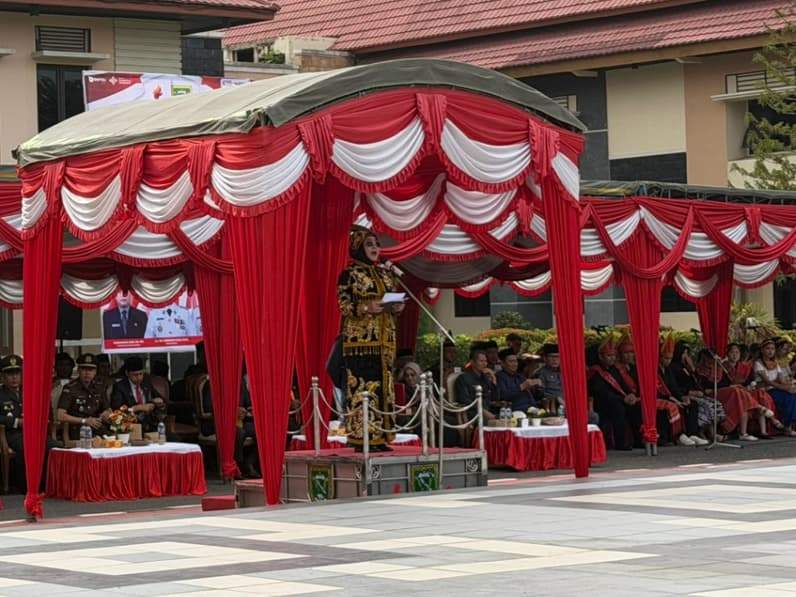 Bupati berau saat upacara peringatan Hari Sumpah Pemuda. (Foto: Nur Hidayah/Pusaranmedia.com)