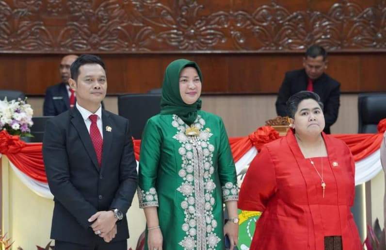 Wakil Ketua DPRD Kaltim, Yenni Eviliana. (Tengah). (Foto: Humas DPRD Kaltim).