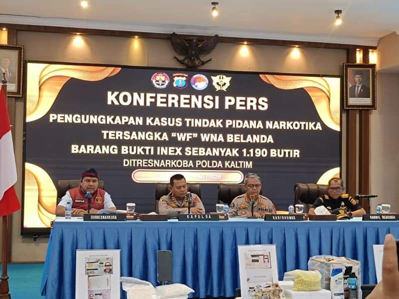 Pengungkapan kasus WNA Belanda dalam konferensi pers di Mapolda Kaltim, Selasa (26/5/2026). (Foto: Achmad Fadillah/Pusaranmedia.com)