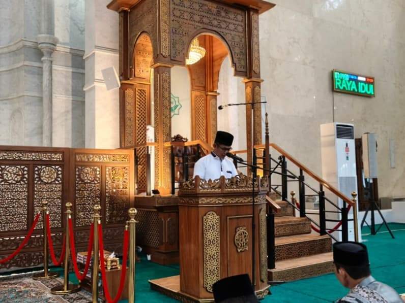 Wali Kota Balikpapan, Rahmad Mas'ud menyampaikan sambutannya dalam pelaksanaan Salat Id di Masjid Madinatul Iman BIC, Rabu (27/5/2026). (Foto: Achmad Fadillah/Pusaranmedia.com)